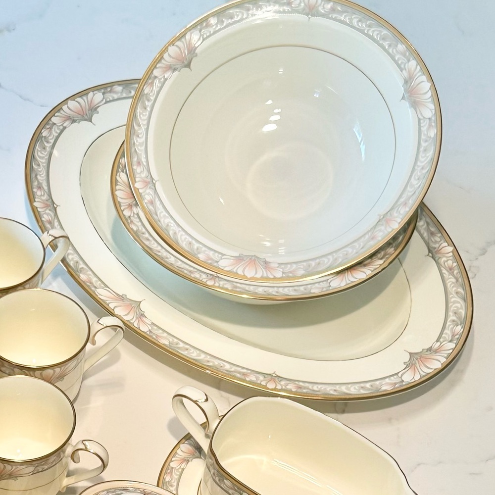 Noritake Barrymore 9737 Bone China Large Oval Platter.